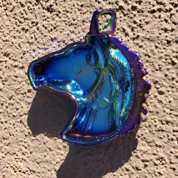 New Carved Multicolor Silver Horse's Head Pendant. - Picture 11 of 12